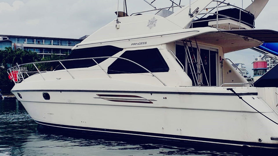 rent yacht singapore price