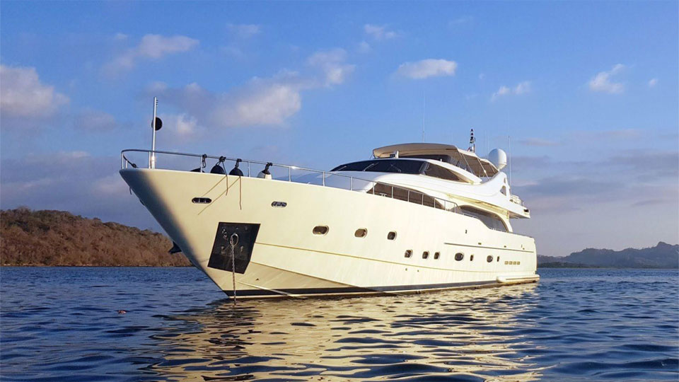 yacht hire singapore